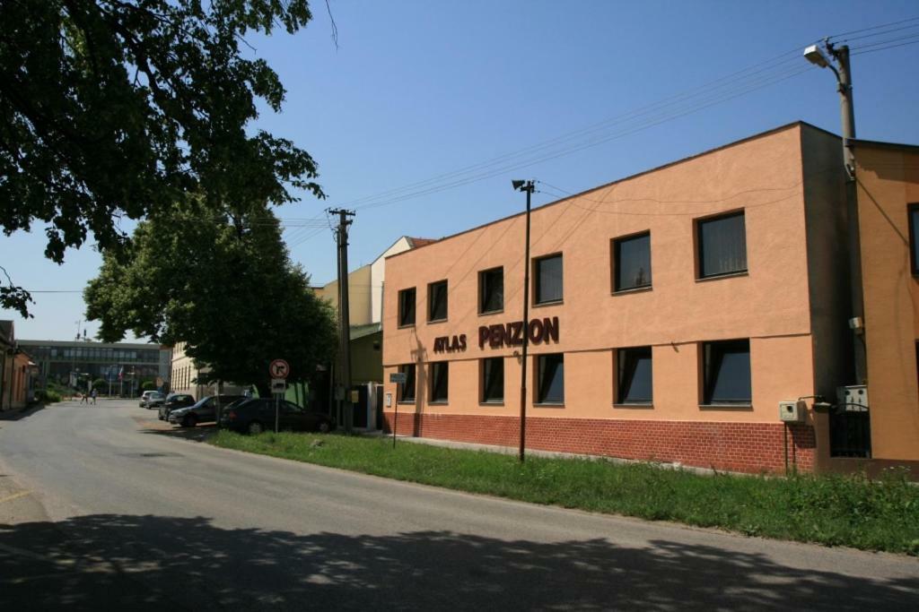 Penzion Atlas Štúrovo Exterior foto